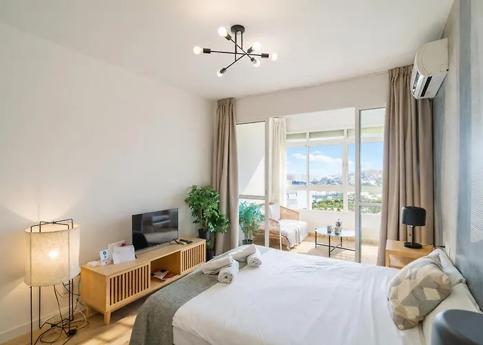 Cubo's Estudio La Colina Seaview & Pool Apartment *